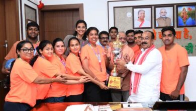 उप मुख्यमंत्री अरुण साव से फेडरेशन कप मिक्स्ड नेटबॉल चैंपियनशिप में रजत पदक जीतने वाले खिलाड़ियों ने की मुलाकात…. उप मुख्यमंत्री अरुण साव से फेडरेशन कप मिक्स्ड नेटबॉल चैंपियनशिप में रजत पदक जीतने वाले खिलाड़ियों ने की मुलाकात….