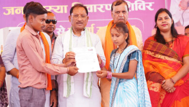 सुशासन तिहार में मुख्यमंत्री विष्णु देव साय ने करहीबाजार को दी विकास कार्यों की बड़ी सौगात, हितग्राहियों से किया सीधा संवाद, विभिन्न योजनाओं के लाभ वितरित कर सुनी समस्याएं….. सुशासन तिहार में मुख्यमंत्री विष्णु देव साय ने करहीबाजार को दी विकास कार्यों की बड़ी सौगात, हितग्राहियों से किया सीधा संवाद, विभिन्न योजनाओं के लाभ वितरित कर सुनी समस्याएं…..