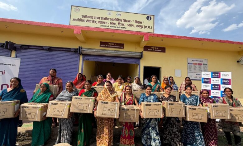मुख्यमंत्री विष्णु देव साय की घोषणा का त्वरित असर: कोसरंगी की दीदियों को मिली 50 निःशुल्क सिलाई मशीनें….