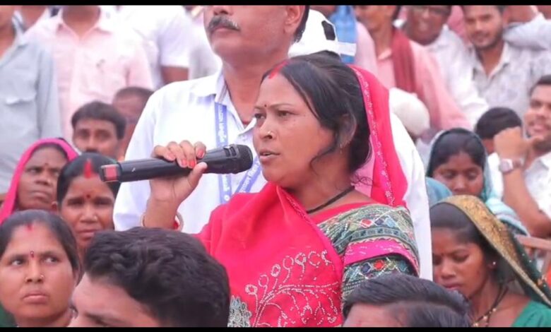 सुशासन तिहार के समाधान शिविर में मुख्यमंत्री विष्णु देव साय ने हितग्राही से किया संवाद’: प्रधानमंत्री आवास योजना से मिला सुरक्षित आशियाना, कच्चे घर से पक्के मकान तक पहुंची जिंदगी….. सुशासन तिहार के समाधान शिविर में मुख्यमंत्री विष्णु देव साय ने हितग्राही से किया संवाद’: प्रधानमंत्री आवास योजना से मिला सुरक्षित आशियाना, कच्चे घर से पक्के मकान तक पहुंची जिंदगी…..