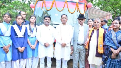 मुख्यमंत्री विष्णु देव साय ने ‘कामयाबी वेन’ को दिखाई हरी झंडी : दूरस्थ गांवों के विद्यार्थियों तक पहुंचेगी डिजिटल शिक्षा की नई रोशनी…… मुख्यमंत्री विष्णु देव साय ने ‘कामयाबी वेन’ को दिखाई हरी झंडी : दूरस्थ गांवों के विद्यार्थियों तक पहुंचेगी डिजिटल शिक्षा की नई रोशनी……