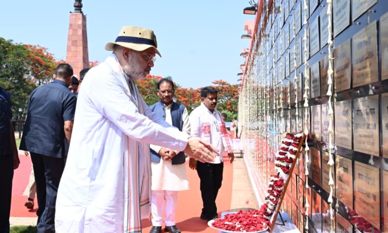 केंद्रीय गृहमंत्री अमित शाह ने अमर वाटिका में शहीदों को दी श्रद्धांजलि, परिजनों से की आत्मीय मुलाकात…..