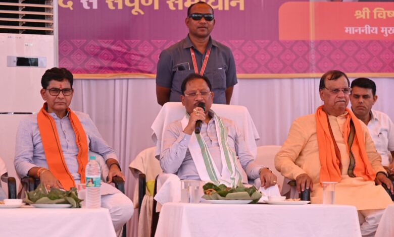 करहीबाजार समाधान शिविर में मुख्यमंत्री विष्णु देव साय ने दी विकास कार्यों की सौगात, विभिन्न योजनाओं के हितग्राहियों से किया संवाद….. करहीबाजार समाधान शिविर में मुख्यमंत्री विष्णु देव साय ने दी विकास कार्यों की सौगात, विभिन्न योजनाओं के हितग्राहियों से किया संवाद…..