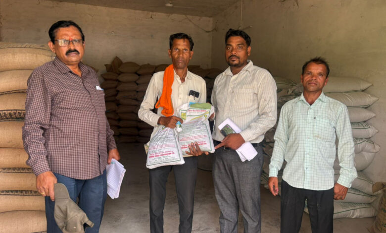 ’खरीफ सीजन के लिए खाद-बीज का पर्याप्त भंडारण’, ’वितरण में गड़बड़ी पर प्रशासन सख्त, 8 केंद्रों पर बैन’…..