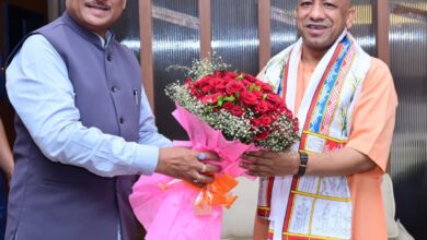 मुख्यमंत्री ने उत्तर प्रदेश के मुख्यमंत्री योगी आदित्यनाथ का किया आत्मीय स्वागत…..