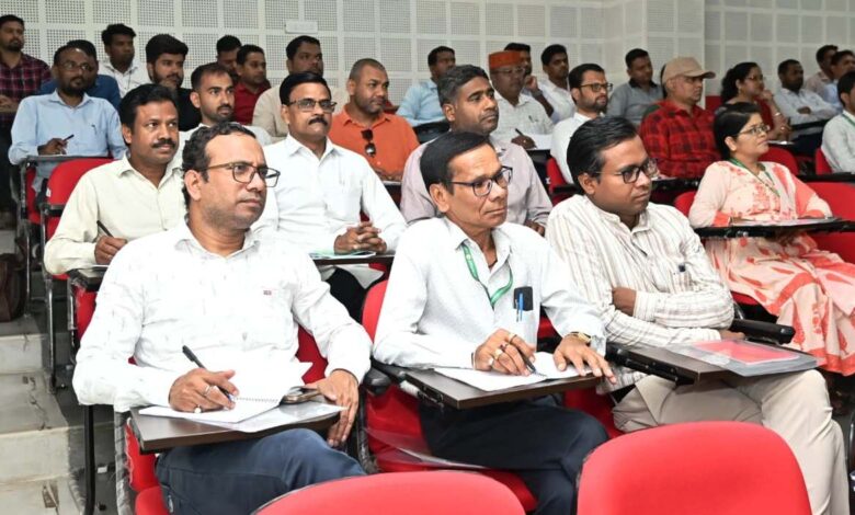 नवा रायपुर स्थित आईआईआईटी में डिजिटल दक्षता एवं एआई एकीकरण पर चरणबद्ध प्रशिक्षण सम्पन्न….. नवा रायपुर स्थित आईआईआईटी में डिजिटल दक्षता एवं एआई एकीकरण पर चरणबद्ध प्रशिक्षण सम्पन्न…..