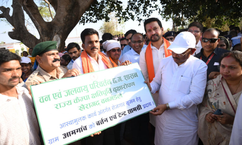 मुख्यमंत्री विष्णु देव साय ने समाज प्रमुख को सौंपा टेंट एवं बर्तन सामग्री, ग्राम आमगांव में बढ़ेगा रोजगार…..