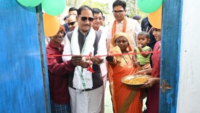 पक्के घर का सपना हुआ साकार : मुख्यमंत्री विष्णु देव साय ने लेमरू में हितग्राही धरम सिंह के नए आवास में कराया गृह प्रवेश….. पक्के घर का सपना हुआ साकार : मुख्यमंत्री विष्णु देव साय ने लेमरू में हितग्राही धरम सिंह के नए आवास में कराया गृह प्रवेश…..