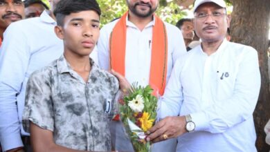 सुशासन तिहार : मुख्यमंत्री विष्णु देव साय ने मेधावी छात्र गिरवर पटेल को किया सम्मानित….