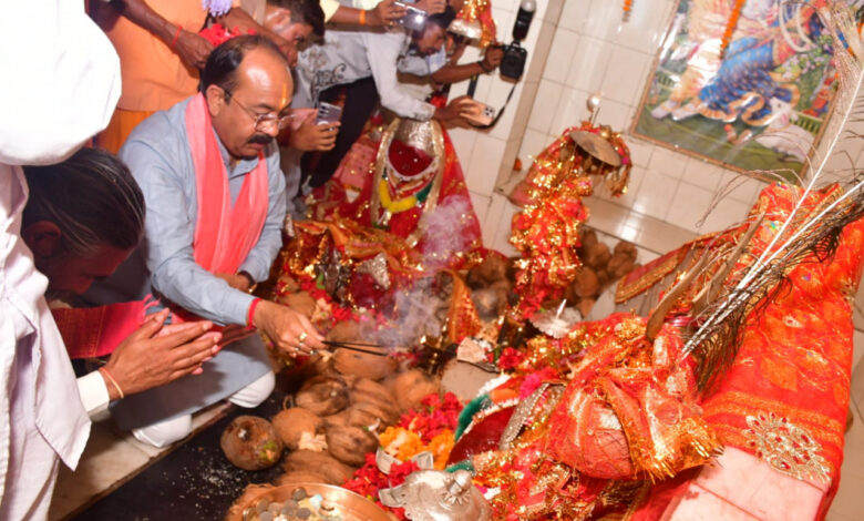 उप मुख्यमंत्री अरुण साव ने तेलीन सत्ती माता मंदिर में की पूजा-अर्चना…. उप मुख्यमंत्री अरुण साव ने तेलीन सत्ती माता मंदिर में की पूजा-अर्चना….