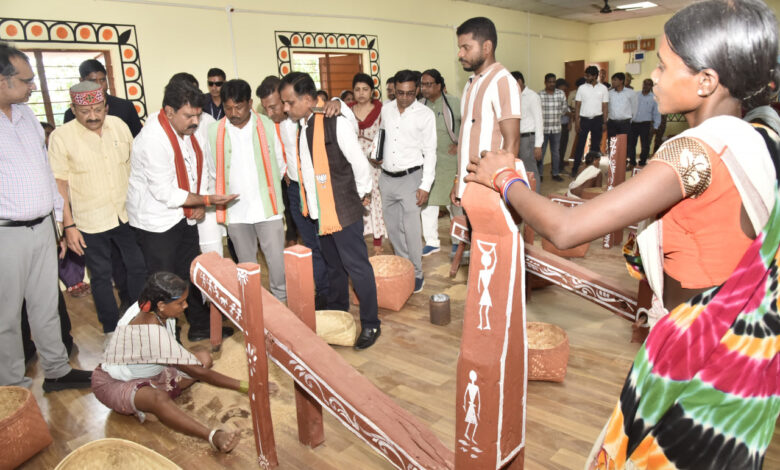 केंद्रीय गृह मंत्री के प्रस्तावित बस्तर प्रवास की तैयारियों का उप मुख्यमंत्री विजय शर्मा ने लिया जायज़ा….