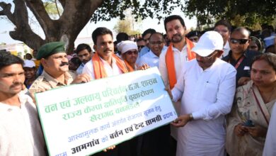 सुशासन तिहार: मुख्यमंत्री विष्णु देव साय ने समाज प्रमुख को सौंपा टेंट एवं बर्तन सामग्री, ग्राम आमगांव में बढ़ेगा रोजगार…..