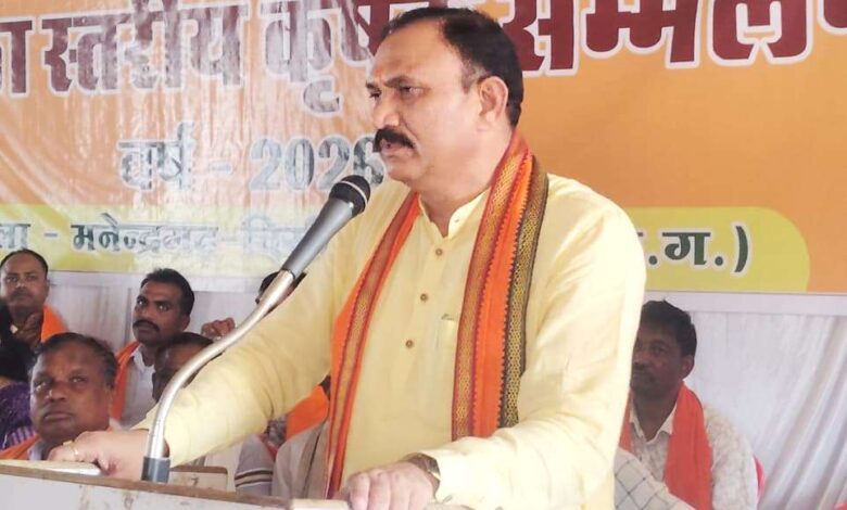 ‘खेत बचाओ अभियान’ में जुटे 300 किसान, जैविक खेती को लेकर जागरूकता सम्मेलन आयोजित, रासायनिक खेती छोड़ जैविक खेती अपनाएं, यही भविष्य की खेती: स्वास्थ्य मंत्री श्याम बिहारी जायसवाल….