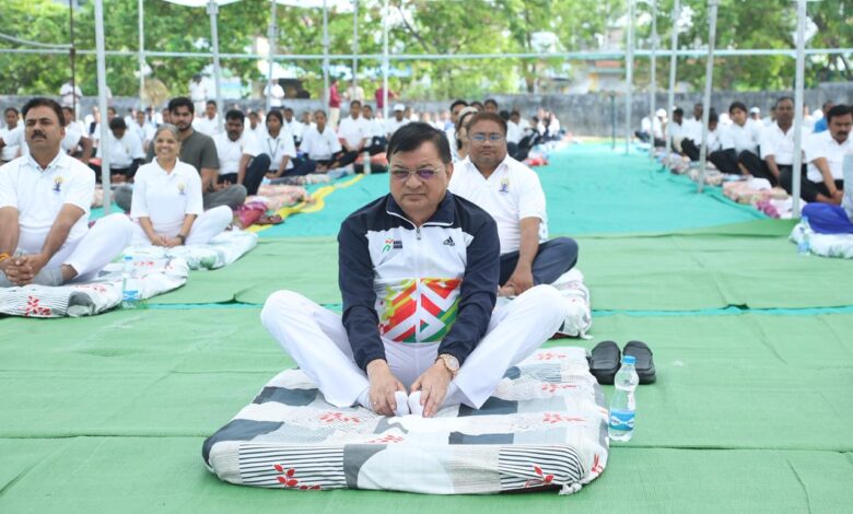 योग से शारीरिक व मानसिक विकास होता है, इसे जीवन में अपनाएं – मंत्री लखनलाल देवांगन….. योग से शारीरिक व मानसिक विकास होता है, इसे जीवन में अपनाएं – मंत्री लखनलाल देवांगन…..