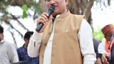 बरगद की छांव में सजी मुख्यमंत्री विष्णु देव साय की चौपाल : सक्ती जिले के ग्राम ठठारी में ग्रामीणों से किया सीधा संवाद…
