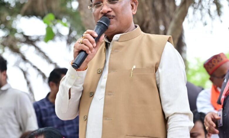 बरगद की छांव में सजी मुख्यमंत्री विष्णु देव साय की चौपाल : सक्ती जिले के ग्राम ठठारी में ग्रामीणों से किया सीधा संवाद… बरगद की छांव में सजी मुख्यमंत्री विष्णु देव साय की चौपाल : सक्ती जिले के ग्राम ठठारी में ग्रामीणों से किया सीधा संवाद…