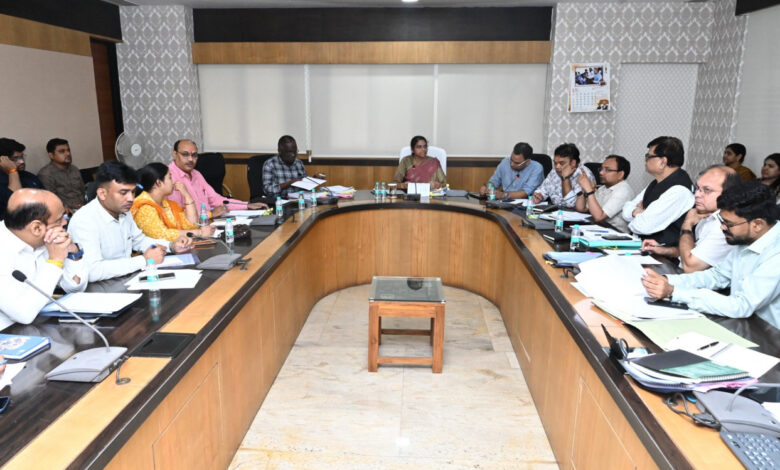 निर्माण और जन सुविधाएं विकसित करने के कार्यों को गति देने सक्रियता से करें मॉनिटरिंग – श्रीमती शंगीता आर….