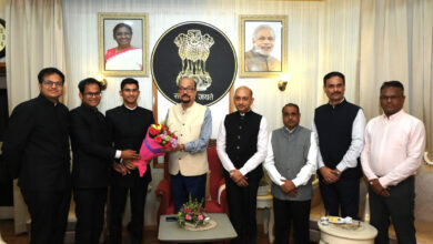 राज्यपाल रमेन डेका से परिवीक्षाधीन आईएएस अधिकारियों ने की सौजन्य भेंट……