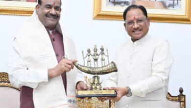 लोकसभा अध्यक्ष ओम बिरला ने मुख्यमंत्री विष्णु देव साय से की सौजन्य भेंट….. लोकसभा अध्यक्ष ओम बिरला ने मुख्यमंत्री विष्णु देव साय से की सौजन्य भेंट…..