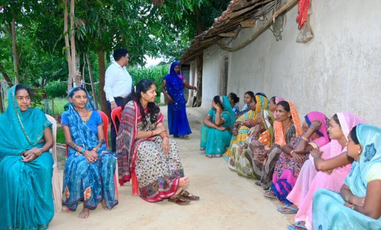 मंत्री लक्ष्मी राजवाड़े ने किया जनसंपर्क, ग्रामीणों की समस्याओं के त्वरित समाधान के दिए निर्देश….. मंत्री लक्ष्मी राजवाड़े ने किया जनसंपर्क, ग्रामीणों की समस्याओं के त्वरित समाधान के दिए निर्देश…..