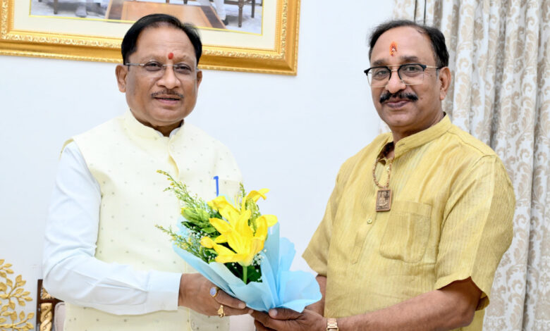मुख्यमंत्री से छत्तीसगढ़ योग आयोग के नवनियुक्त अध्यक्ष संजय अग्रवाल ने की सौजन्य मुलाकात…. मुख्यमंत्री से छत्तीसगढ़ योग आयोग के नवनियुक्त अध्यक्ष संजय अग्रवाल ने की सौजन्य मुलाकात….