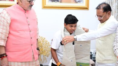 श्रीलंका दौरे के लिए भारतीय अंडर-19 महिला क्रिकेट टीम की उपकप्तान बनीं महक नरवासे : मुख्यमंत्री विष्णु देव साय ने किया सम्मानित….. श्रीलंका दौरे के लिए भारतीय अंडर-19 महिला क्रिकेट टीम की उपकप्तान बनीं महक नरवासे : मुख्यमंत्री विष्णु देव साय ने किया सम्मानित…..