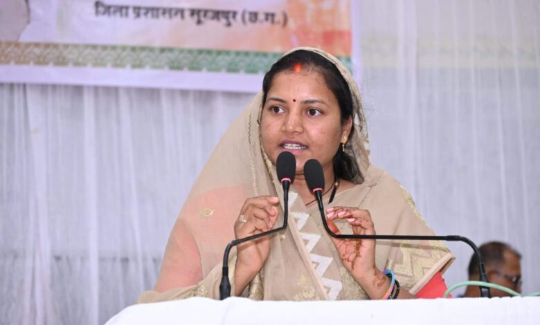 प्रधानमंत्री के सुशासन की संकल्पना को साकार करने के लिए प्रतिबद्धता के साथ काम कर रही हैं हमारी सरकार- मंत्री लक्ष्मी राजवाड़े…. प्रधानमंत्री के सुशासन की संकल्पना को साकार करने के लिए प्रतिबद्धता के साथ काम कर रही हैं हमारी सरकार- मंत्री लक्ष्मी राजवाड़े….