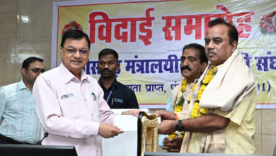 मंत्रालय के तीन अधिकारी-कर्मचारियों को सम्मानपूर्ण विदाई, श्रम मंत्री लखन लाल देवांगन ने शॉल, श्रीफल एवं स्मृति चिन्ह भेंट कर दी शुभकामनाएं…. मंत्रालय के तीन अधिकारी-कर्मचारियों को सम्मानपूर्ण विदाई, श्रम मंत्री लखन लाल देवांगन ने शॉल, श्रीफल एवं स्मृति चिन्ह भेंट कर दी शुभकामनाएं….