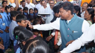 भानपुरी में हर्षोल्लास के साथ मनाया गया शाला प्रवेश उत्सव, वन मंत्री केदार कश्यप और सांसद महेश कश्यप ने नवप्रवेशी बच्चों का किया आत्मीय स्वागत, नए स्कूल भवन का किया लोकार्पण…. भानपुरी में हर्षोल्लास के साथ मनाया गया शाला प्रवेश उत्सव, वन मंत्री केदार कश्यप और सांसद महेश कश्यप ने नवप्रवेशी बच्चों का किया आत्मीय स्वागत, नए स्कूल भवन का किया लोकार्पण….
