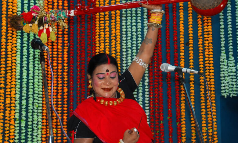 लोककला की अमर स्वर-सरिता को राजकीय सम्मानः पद्म विभूषण तीजन बाई को अश्रुपूरित विदाई….. लोककला की अमर स्वर-सरिता को राजकीय सम्मानः पद्म विभूषण तीजन बाई को अश्रुपूरित विदाई…..