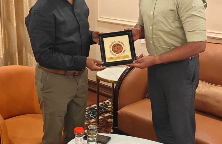 भारत सरकार के पर्यटन मंत्रालय के अतिरिक्त सचिव एवं महानिदेशक सुमन बिल्ला का रायपुर एयरपोर्ट पर हुआ आत्मीय स्वागत…..